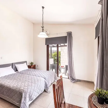 Ay Kyriaki Villa *