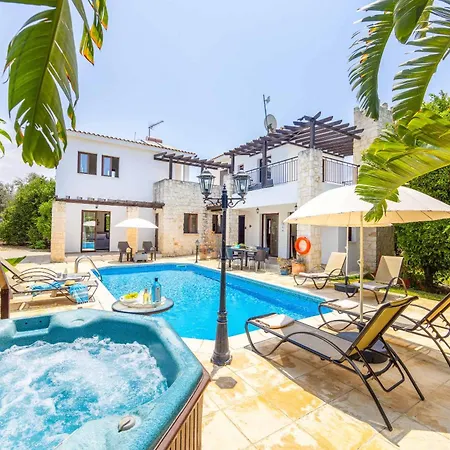 Ay Kyriaki Villa *